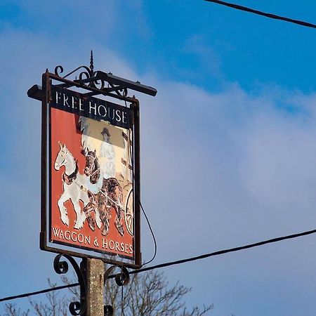 Hotel The Waggon And Horses Great Yeldham Exterior foto