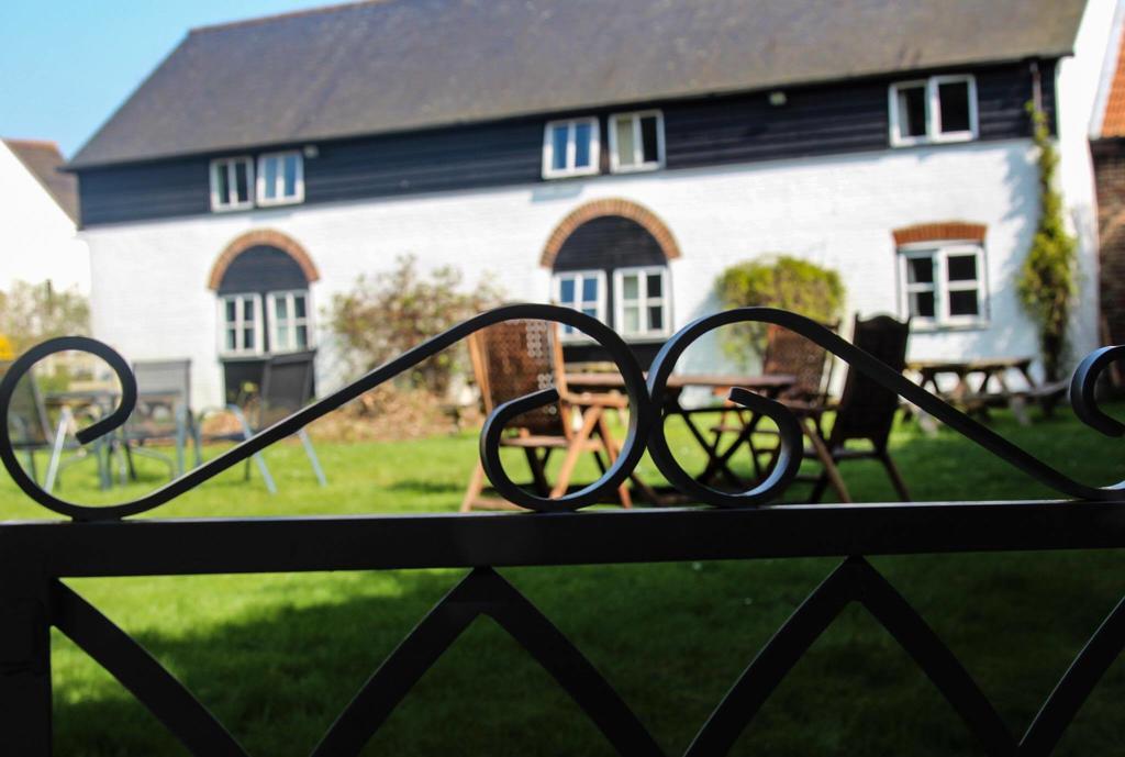Hotel The Waggon And Horses Great Yeldham Exterior foto